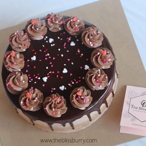 Creamy Chocolate Fudge Cake - 1.2kg - Image 3